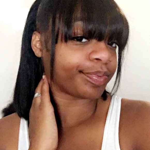 Meet your Posher, Symone - Picture 1 of 1